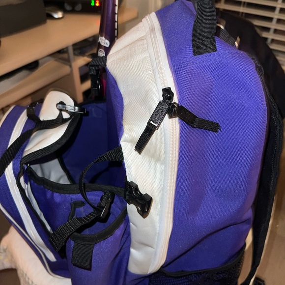 Louisville slugger softball bag never been used - Picture 4 of 4